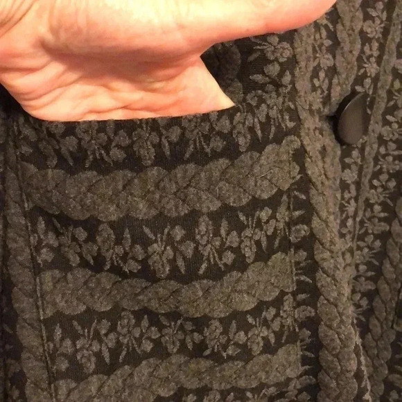 Great Cavalier short button up coat with two open front pockets. - Picture 2 of 8